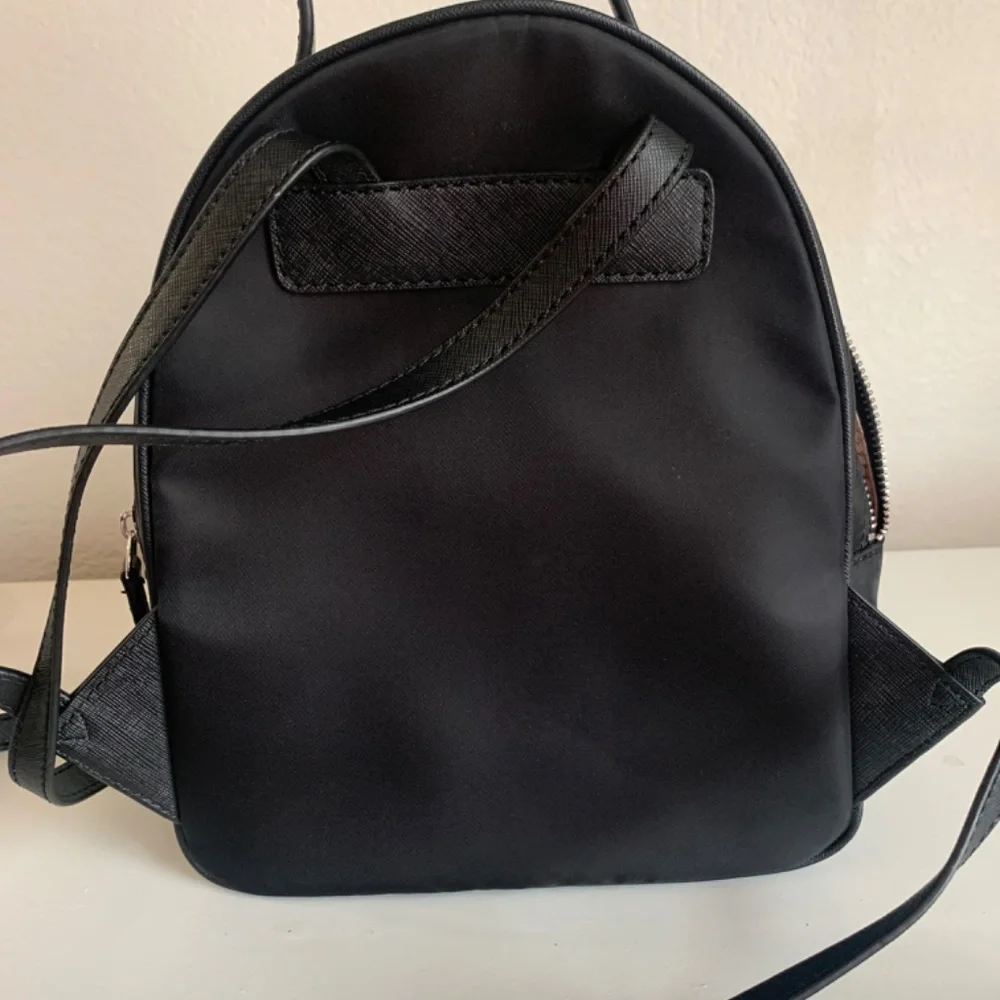 Guess mini backpack - Picture 3 of 3